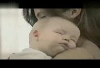 美女喂奶视频,温馨喂奶视频感动网友